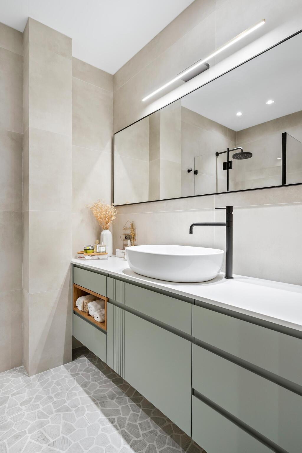 עיצוב: עינת אביב, סניטריה: טופז קרמיקה