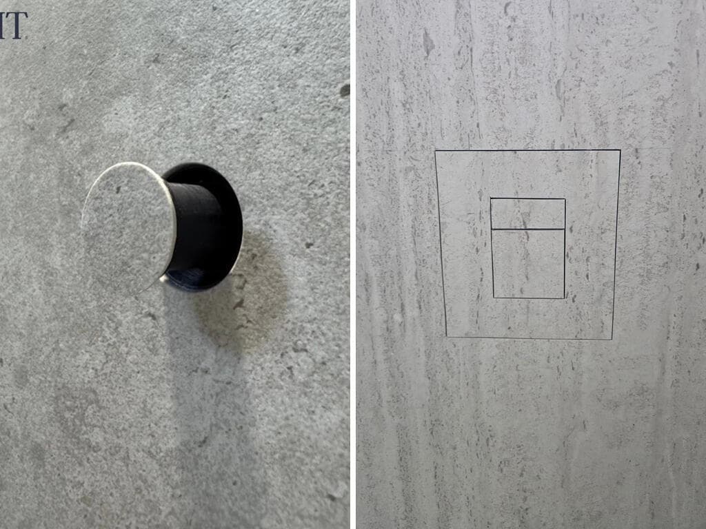 מימין לחצן למכל הדחה בקו אפס עם הקיר חתוך מאריח החיפוי, משמאל מתלה מגבת סמוי עם מנגנון לחיצה שנעלם בתוך הקיר,. עיצוב: אדווה כהן, לחצן: Water  dekor