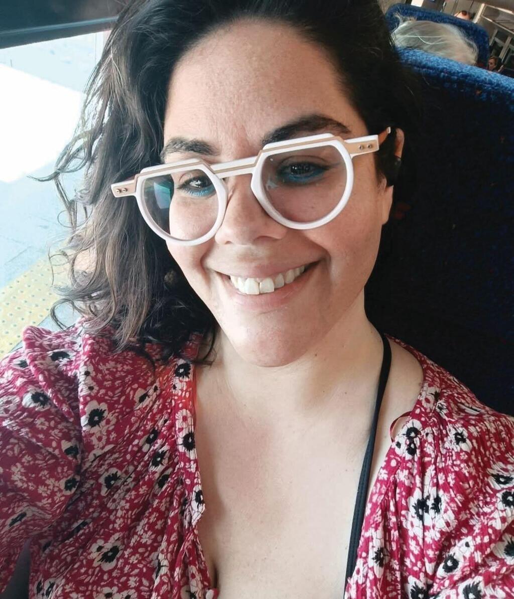 רות קורן לויתן. "אמא שלי לא נתנה לי ידע פרקטי" (צילום: אלבום פרטי) רות קורן לויתן. "כשסבתא שלי רצתה ללמד אותי איך להכין קוסקוס, ישבתי על השיש והיא הראתה לי. אבל סבתא שלי מעולם לא הסבירה לי איך ליהנות ממין, וגם אמא שלי לא נתנה לי ידע פרקטי"