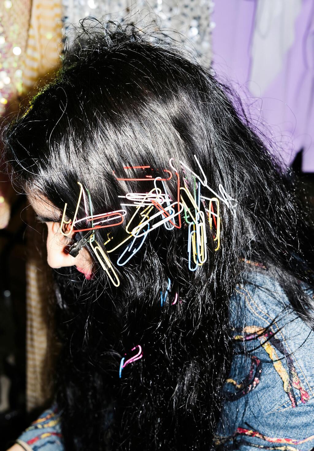 בתצוגה של אשיש