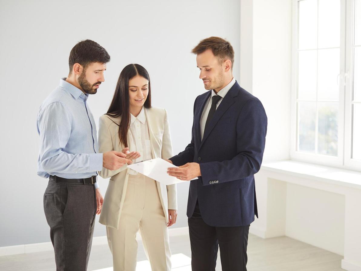 מי דואג לביטחון ומי לקרבה לעבודה?