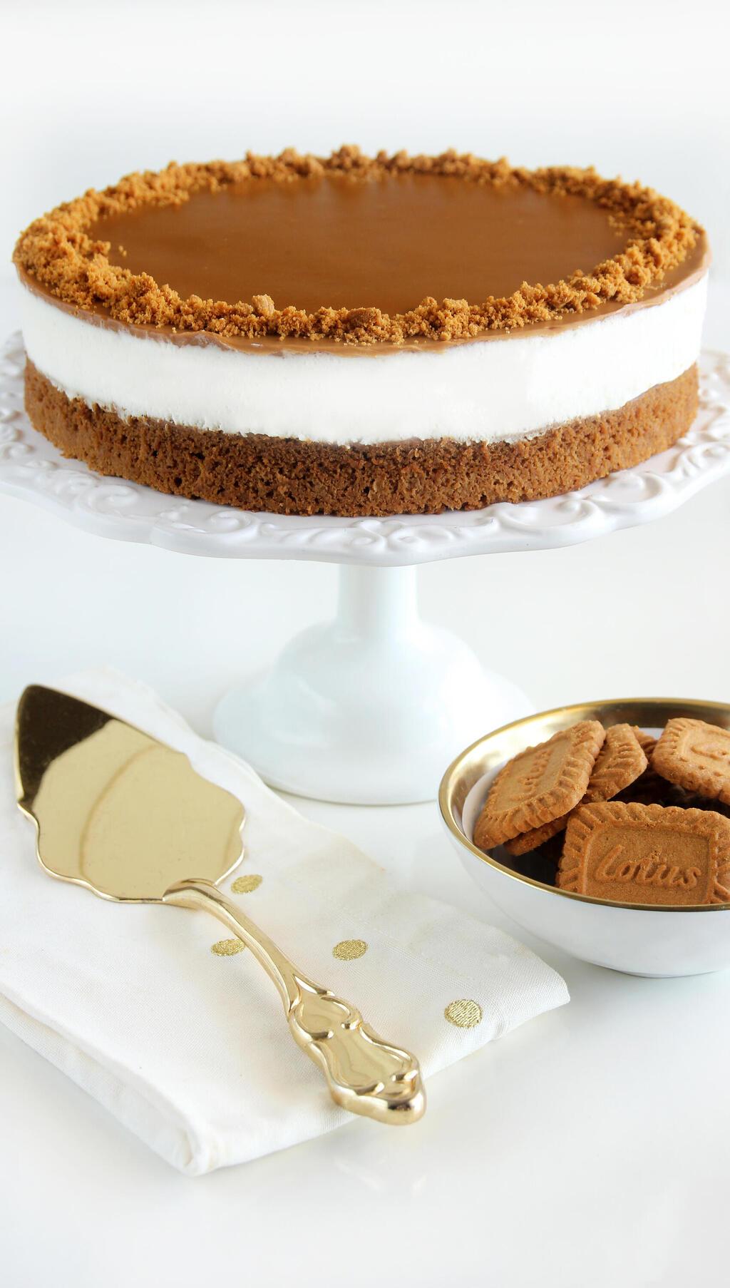 עוגת קסם לוטוס וקרם וניל של ענבל לביא