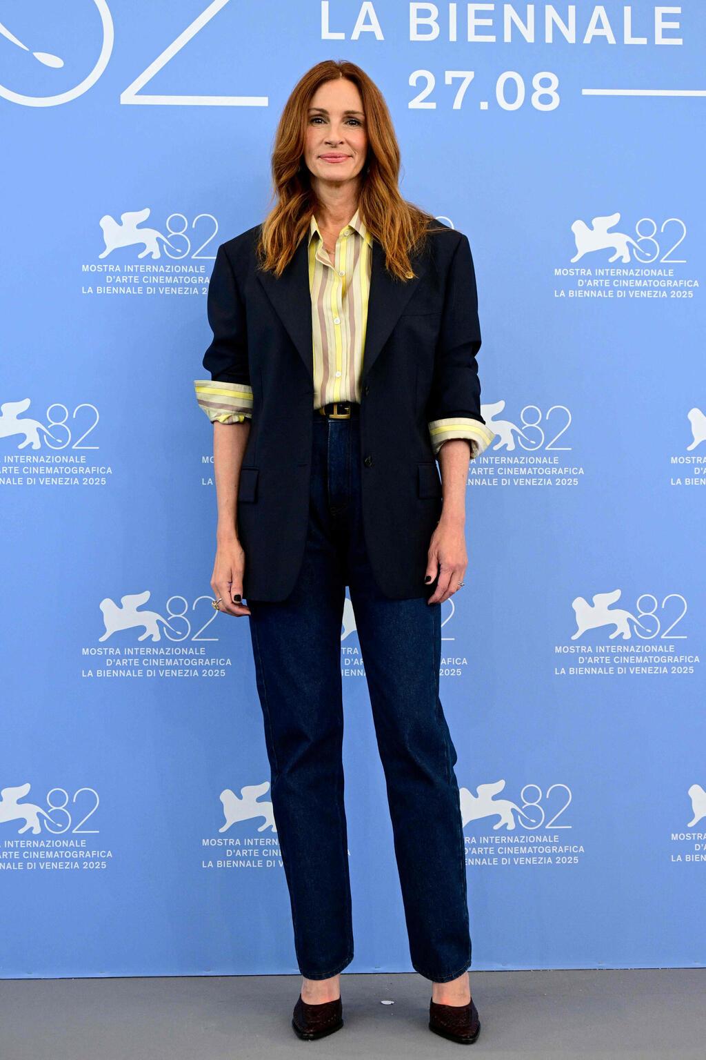 ג'וליה רוברטס לובשת ורסאצ'ה בפסטיבל ונציה, 2025