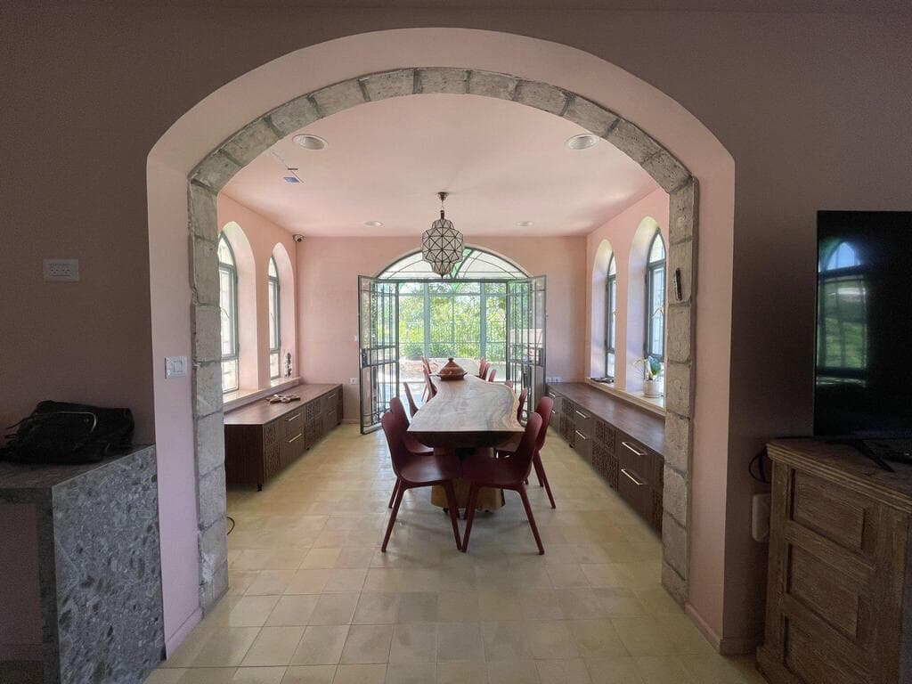 פינת האוכל, מקום של התכנסות (צילום: חיים ברגיג) בית השנטי החדש, עין הכרם, ירושלים