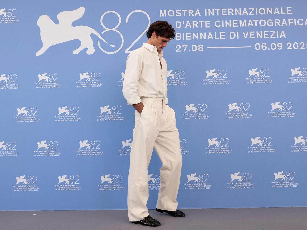 ג'ייקוב אלורדי לובש בוטגה ונטה בפסטיבל ונציה, 2025