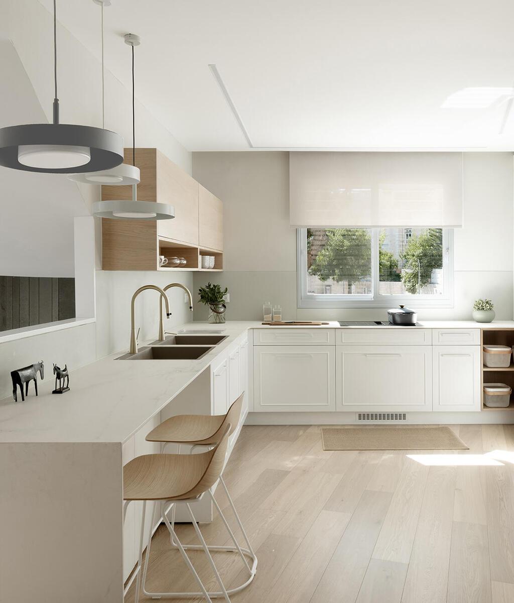 שולב גם אי קטן לקפה של הבוקר עבור בני הזוג (צילום: גדעון לוין) בית פרטי בירושלים, עיצוב: קרן אטלס דרור