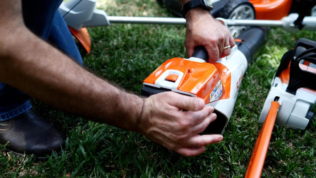 "אפשר לעבוד בשבת, בבוקר, אחר הצהריים – וכל זה מבלי להפריע לשכנים" (מתוך הכתבה) סטיל ש.ונציה מוצרי גינון