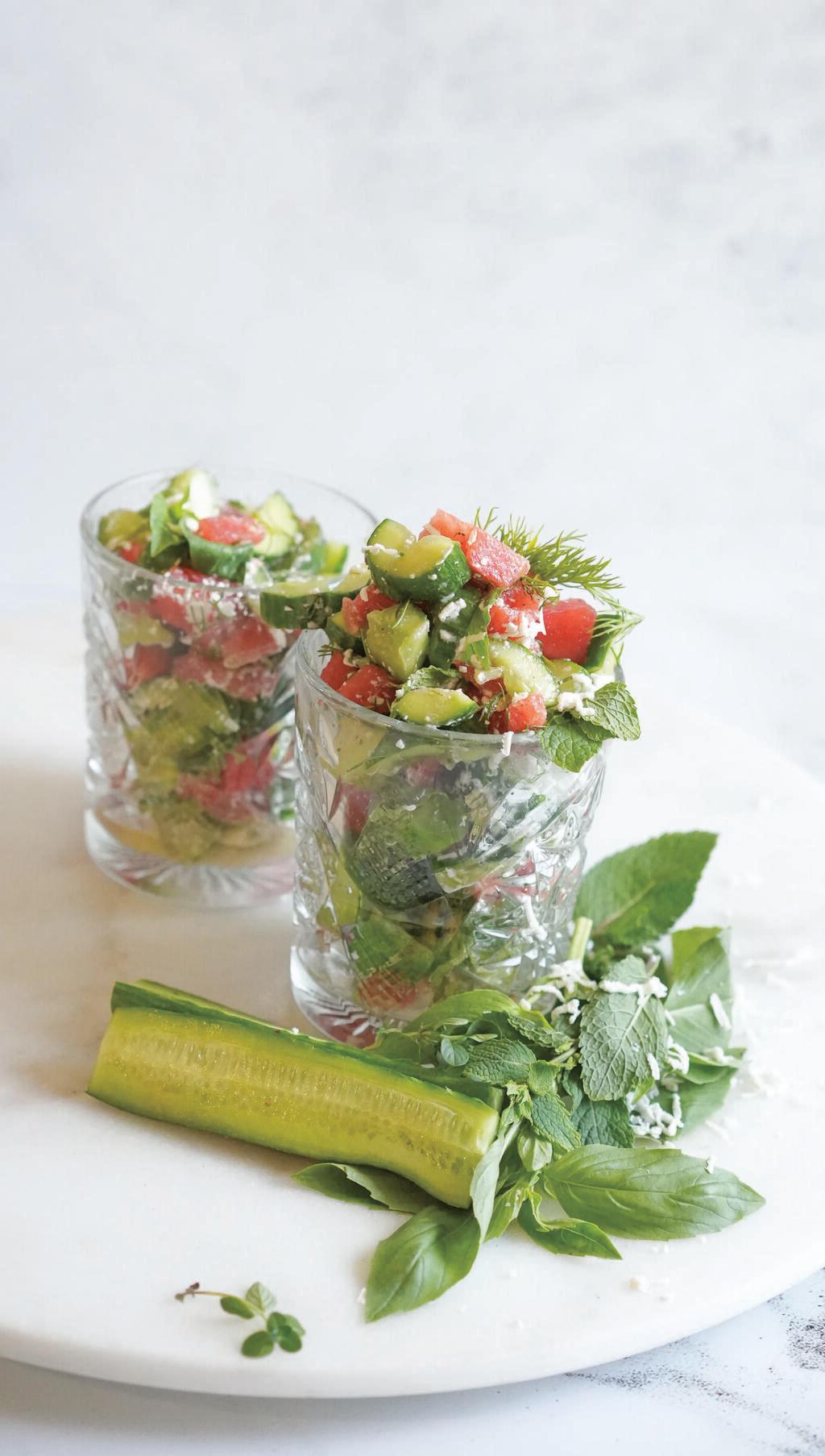 סלט אבטיח, מלפפונים ועשבי תיבול בפטה (צילום וסגנון: מילי אליהו) סלט אבטיח, מלפפונים ועשבי תיבול בפטה