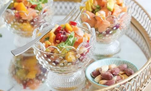 סלט חריף עם סלמון ומנגו