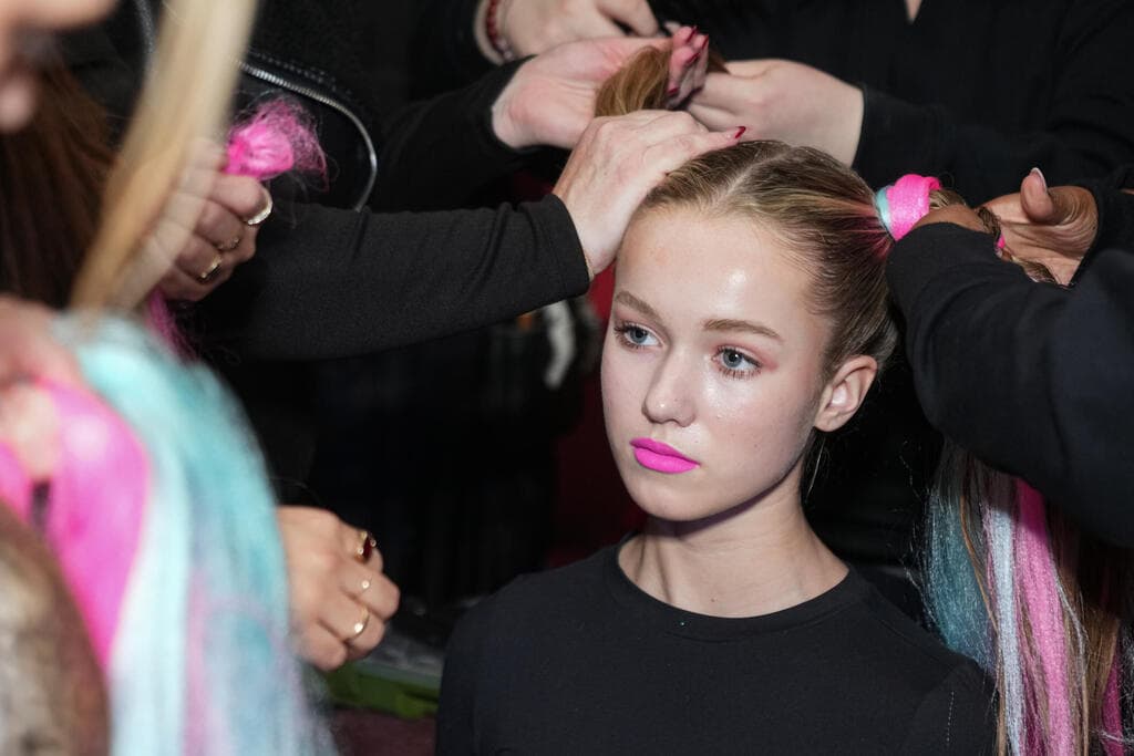 מאחורי הקלעים בתצוגה של Care Bears Loves Richerette בניו יורק