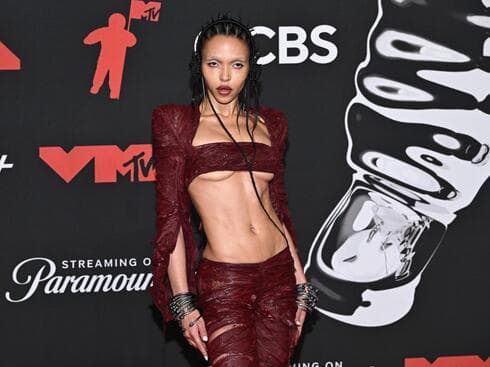 לבוש חשוף ותסרוקת שגנבה את ההצגה. FKA טוויגס בטקס פרסי VMA של MTV