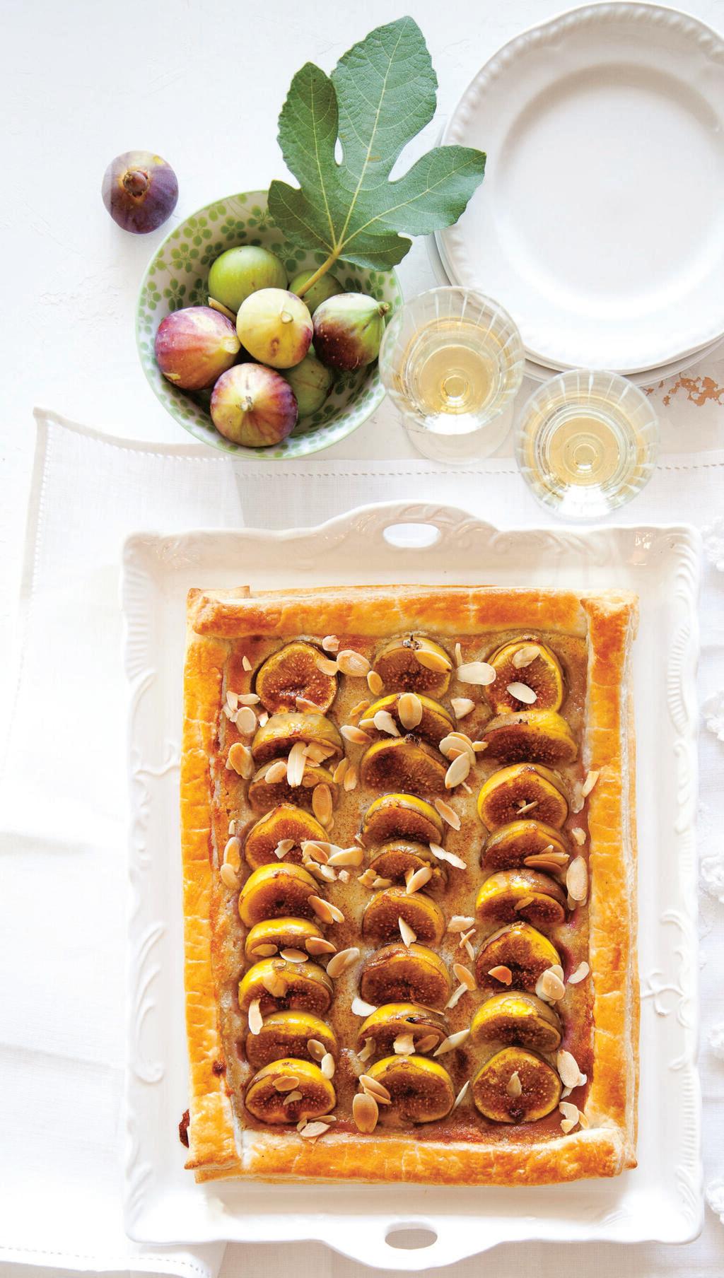 טארט תאנים בקרם שקדים ודבש (צילום: יוסי סליס, סגנון: נטשה חיימוביץ' ) טארט תאנים בקרם שקדים ודבש