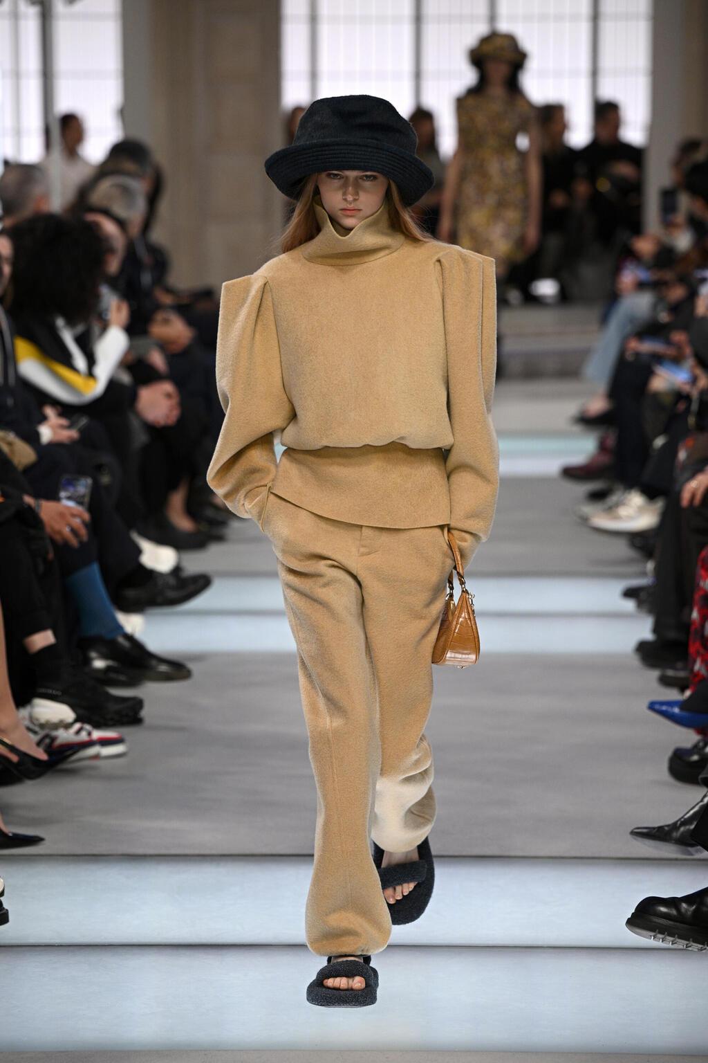 אווה שיפ בתצוגת סתיו-חורף 2025-26 של לואי ויטון (צילום: Kristy Sparow/Getty Images) אווה שיפ בתצוגת סתיו-חורף 2025-26 של לואי ויטון