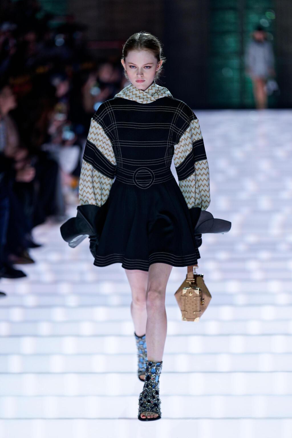 אווה שיפ בתצוגת קרוז 2026 של לואי ויטון (צילום: Sylvain Lefevre/Getty Images) אווה שיפ בתצוגת קרוז 2026 של לואי ויטון