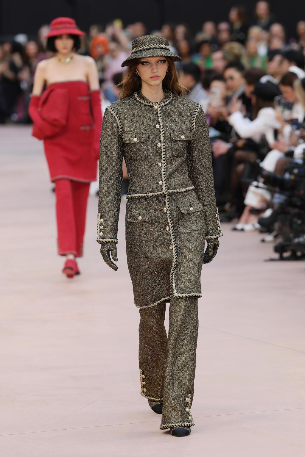 קלייר מארי ביגלסקי בתצוגת סתיו-חורף 2025-26 של שאנל (צילום: Vittorio Zunino Celotto/Getty Images) קלייר מארי ביגלסקי בתצוגת סתיו-חורף 2025-26 של שאנל