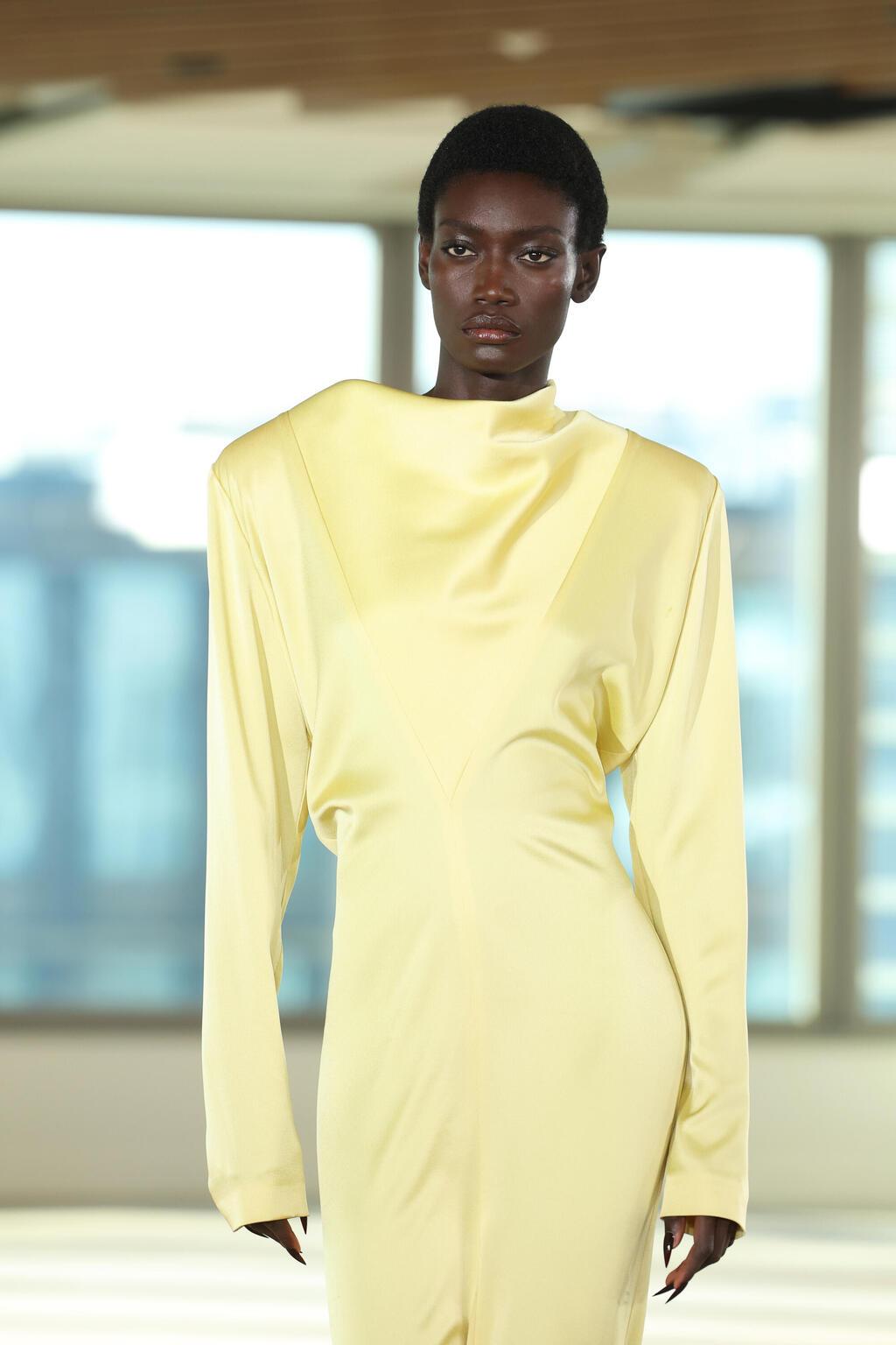 פאטו קבה בתצוגת סתיו-חורף 2025-26 של סטלה מקרטני (צילום: Pascal Le Segretain/Getty Images) פאטו קבה בתצוגת סתיו-חורף 2025-26 של סטלה מקרטני