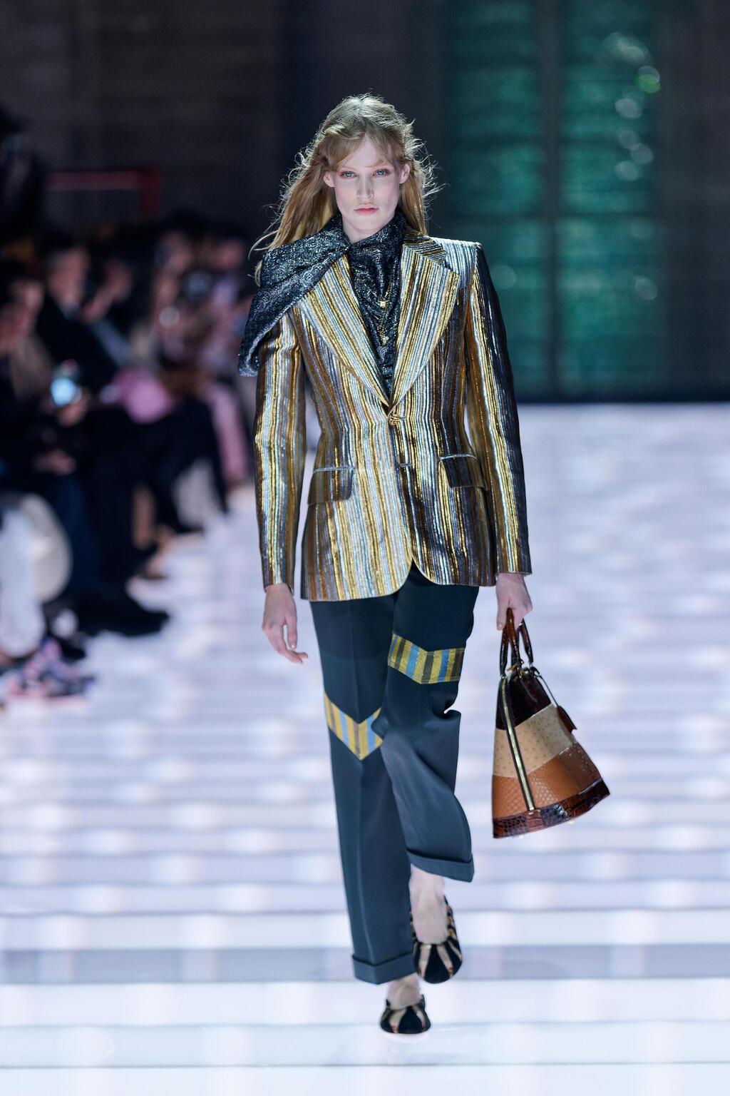 ג'קי הופר בתצוגת קרוז 2026 של לואי ויטון (צילום: Sylvain Lefevre/Getty Images) ג'קי הופר בתצוגת קרוז 2026 של לואי ויטון