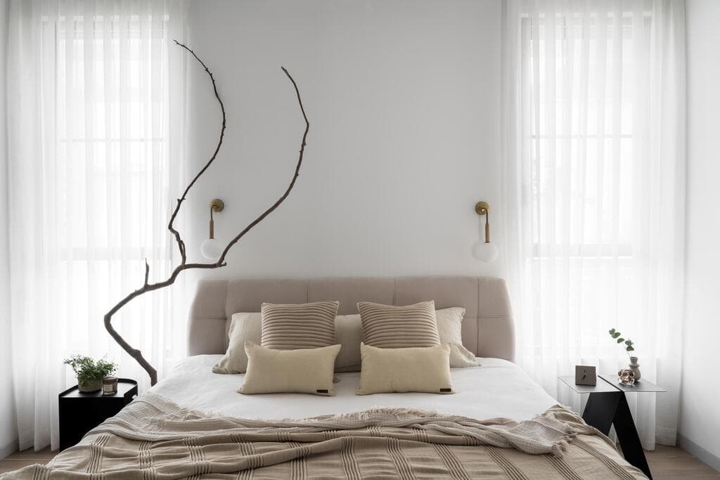 חדר השינה של בני הזוג - הבת ובעלה (צילום: קרין רבנה) בית פרטי במושב אשבול ליד נתיבות. עיצוב: ליאת שעיה