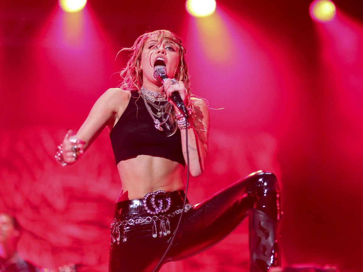 מיילי סיירוס בהופעה בקוסובו 2019