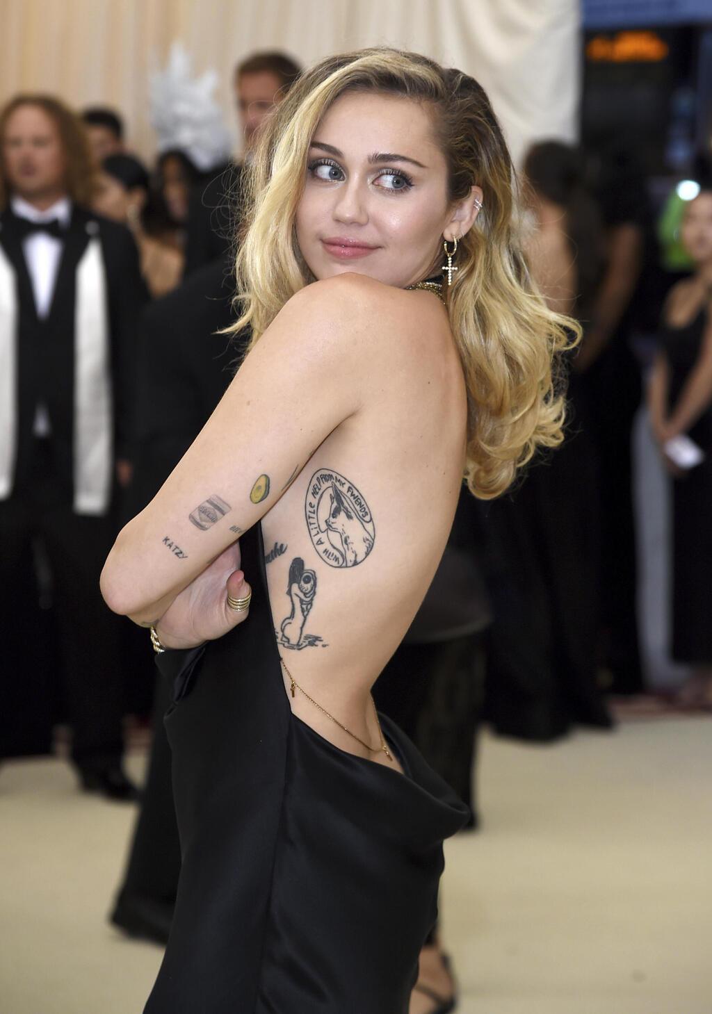 מיילי סיירוס בגאלה של המטרופוליטן, 2018