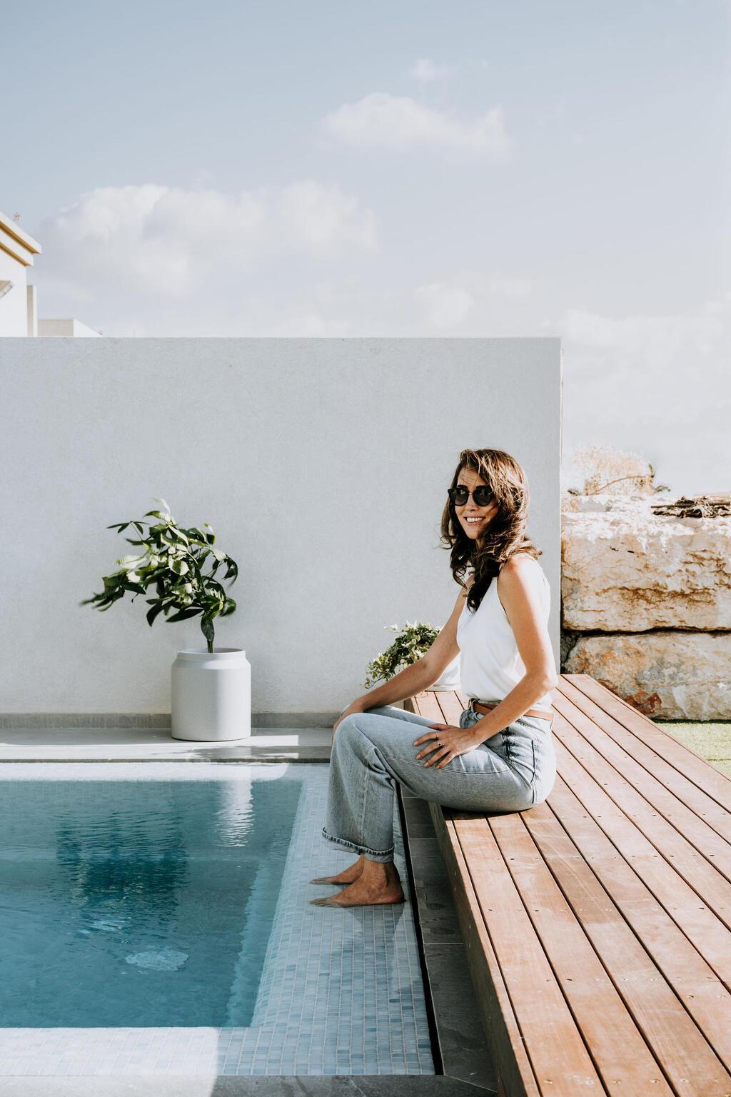 משכשכים ביחד. מעצבת הפנים ליאת שעיה (צילום: קרין רבנה) הבית השכן, של ההורים. עיצוב: ליאת שעיה