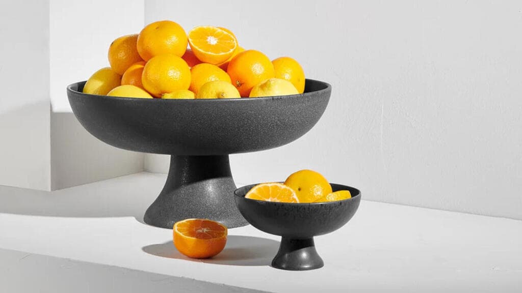 קערות הגשה על רגל מ-95 עד 175 שקל, לפי הגודל, הביטאט