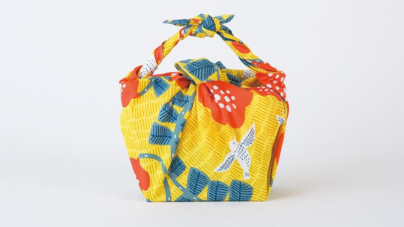 פורושיקי יפני, דגם יונק דבש על רקע צהוב, מידה 70 על 70 ס"מ,  100 שקל