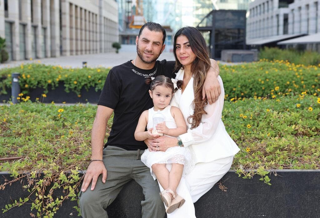 אנג'ליקה סדיקוב, בן הזוג ישראל והבת ליה. "אמרתי לו, 'עכשיו אתה גם אבא וגם סבא'"