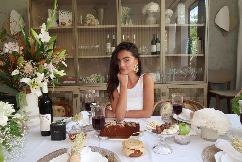 יעל שלביה בשולחן ראש השנה, זר פור יו