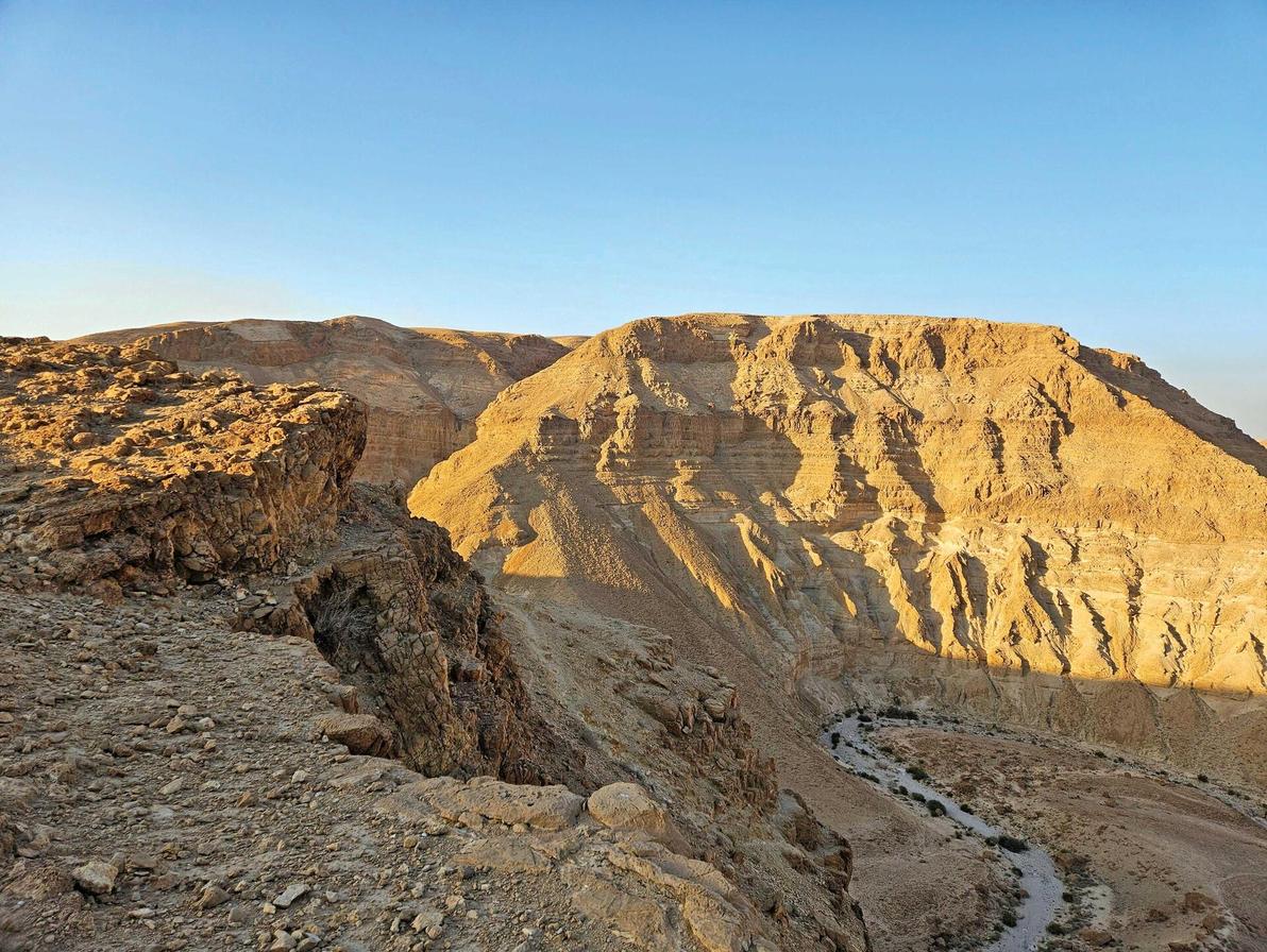 נוף המדבר בקרבת ערד. מה שרואים בסיור בשטח