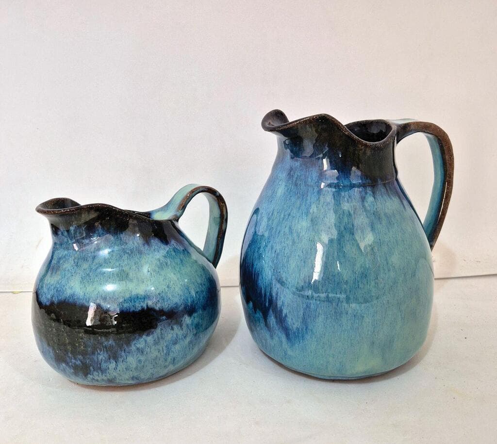 יצירות של רחל צדוק, גלריית "עושה כלים". את הצבע הכחול המיוחד פתחה בעצמה