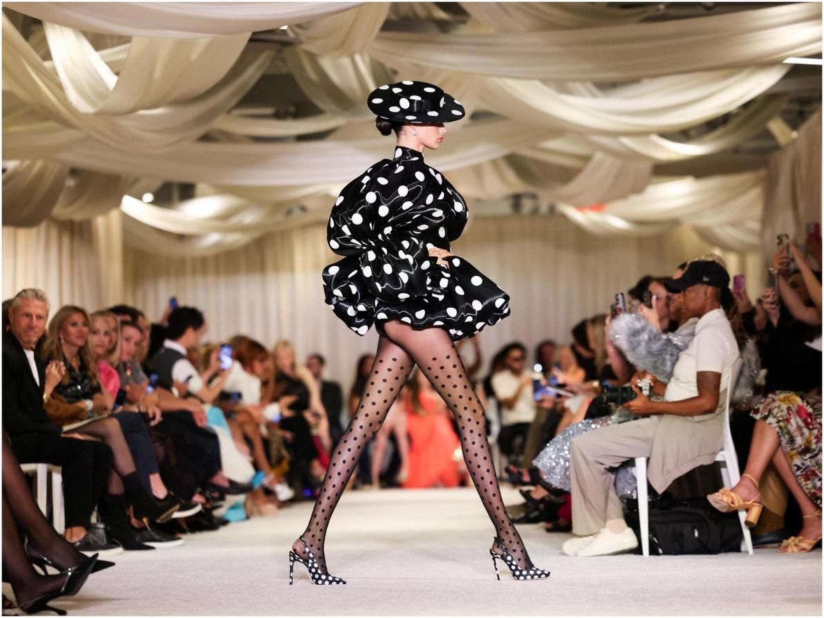 תצוגת אביב-קיץ 2026 של כריסטיאן סיריאנו בשבוע האופנה בניו יורק