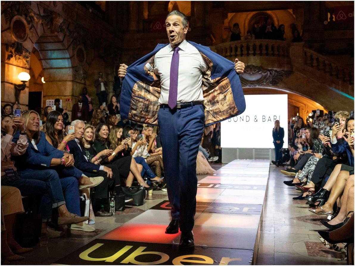 אנדרו קואומו על המסלול בשבוע האופנה בניו יורק, 2025