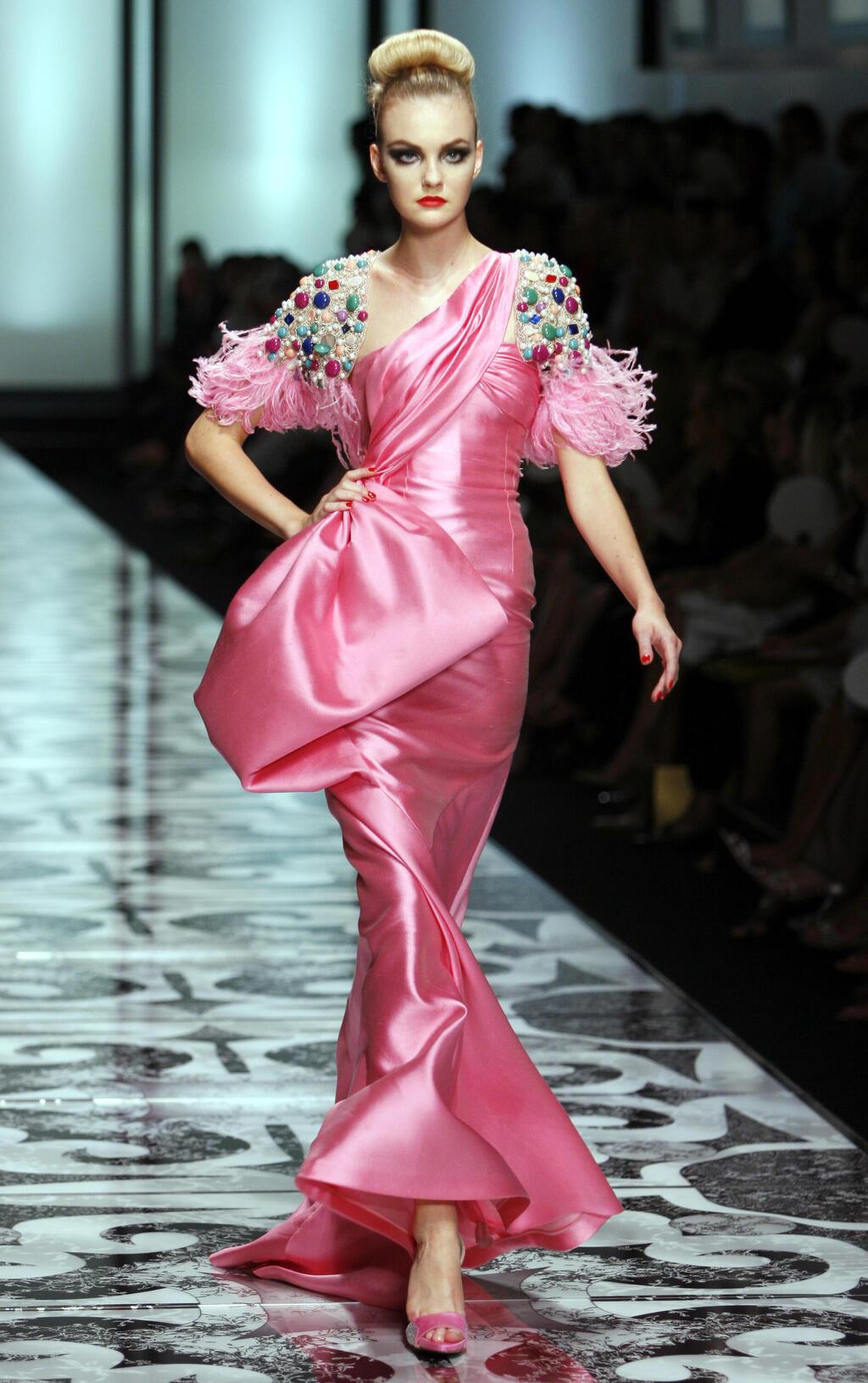 תצוגת הוט קוטור לסתיו-חורף 2007-08 של ולנטינו