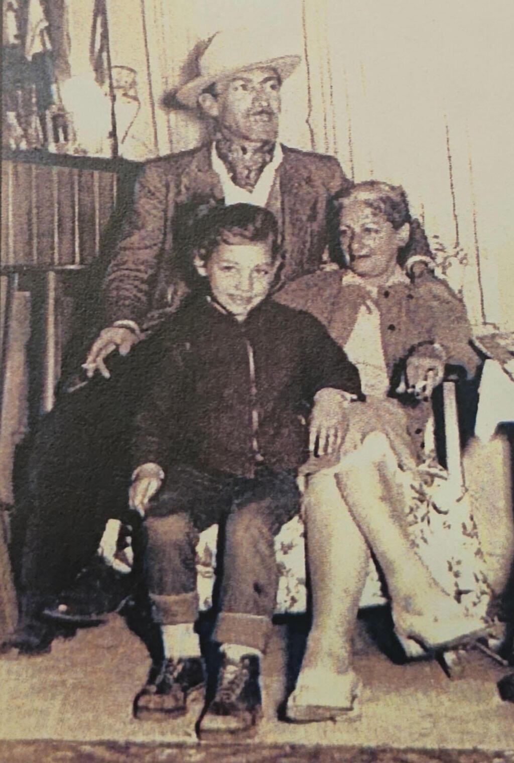 עם הוריה, לוסי ויוסף