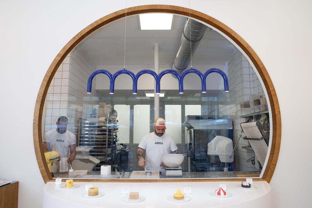 פטיסרי ABRA בפריז, פרויקט של טל שפיגל והמעצב רון פרום