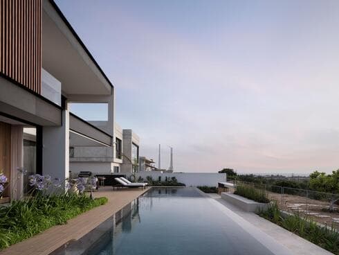 בית לזוג בני 50 פלוס על פני שטח של 700 מ"ר בית לזוג בני 50 פלוס על פני שטח של 700 מ"ר