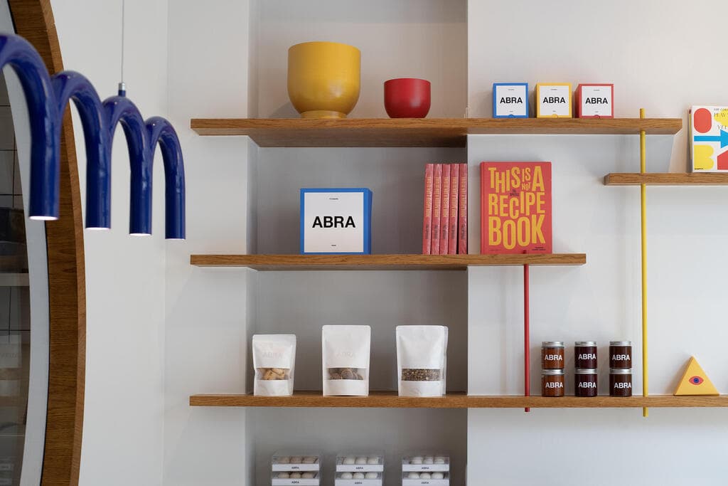 פטיסרי ABRA בפריז, פרויקט של טל שפיגל והמעצב רון פרום