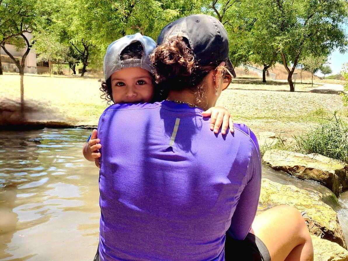 אדם ואימו סיוון