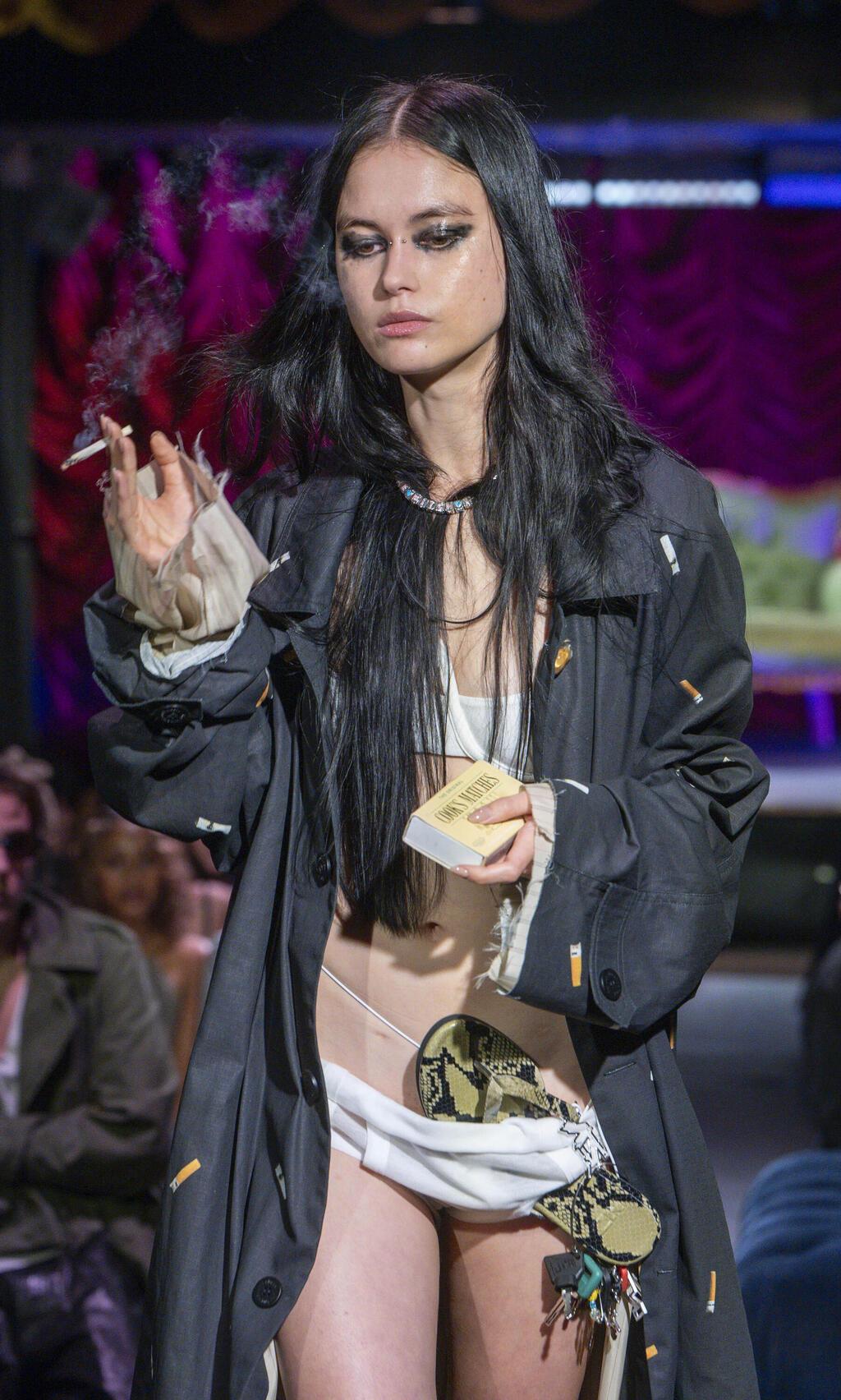 תצוגת אביב-קיץ 2026 של נטשה זינקו בשבוע האופנה בלונדון