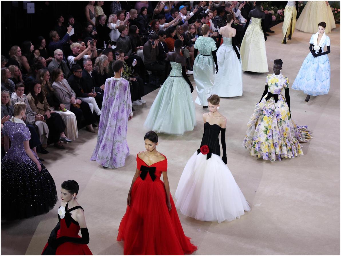 תצוגת אביב-קיץ 2026 של ריצ'רד קווין בשבוע האופנה בלונדון