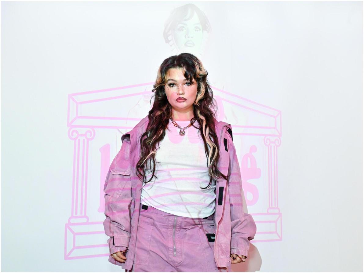 לולה יאנג ב-Young x Aries Pop-Up בשבוע האופנה בלונדון