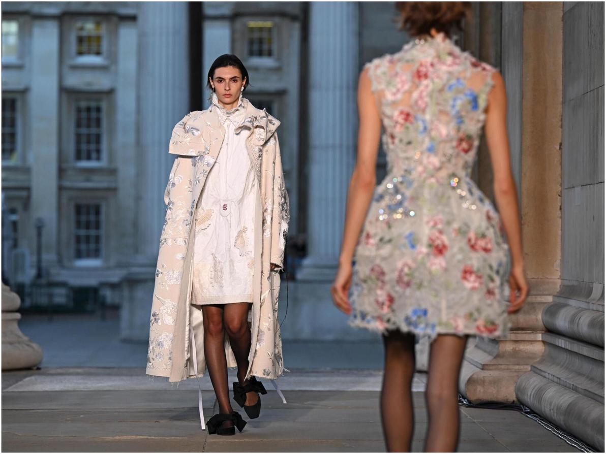 תצוגת אביב-קיץ 2026 של ארדם בשבוע האופנה בלונדון