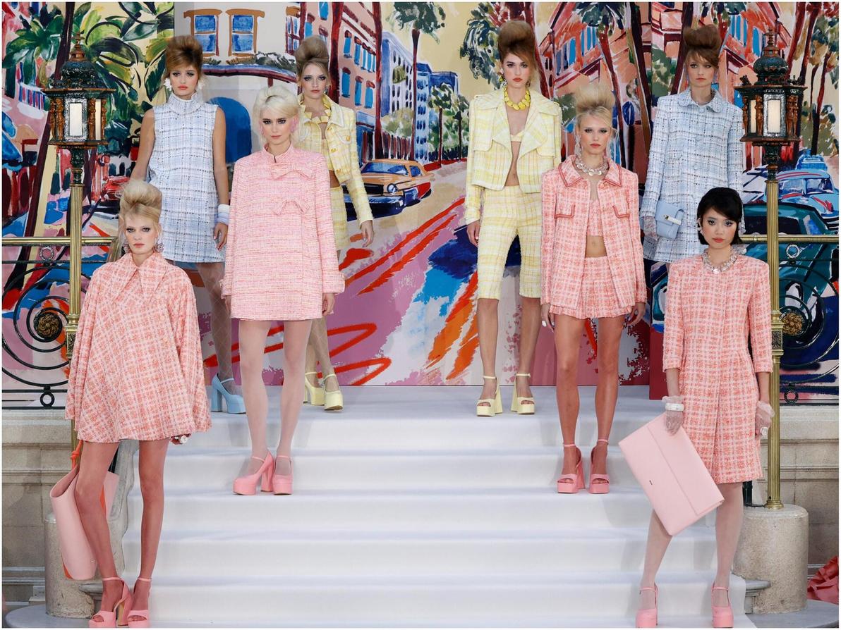 תצוגת אביב-קיץ 2026 של פול קוסטלו בשבוע האופנה בלונדון