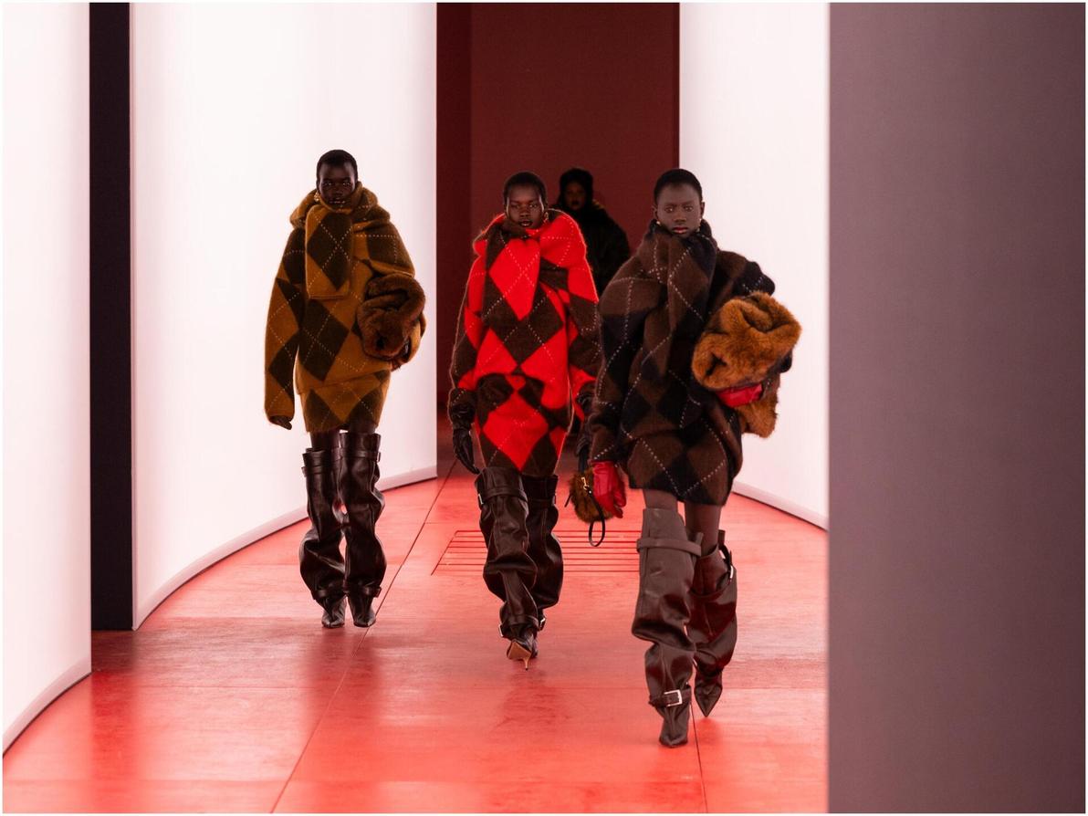 תצוגת אביב-קיץ 2026 של H&M בשבוע האופנה בלונדון