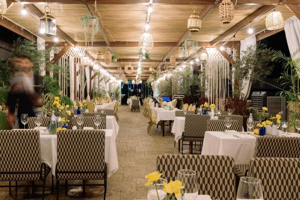 סוכה ענקית במלון תיאטרון ירושלים