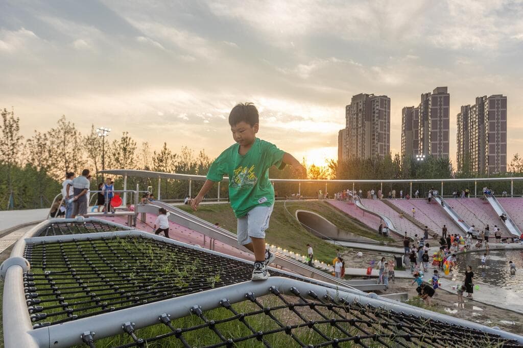 The Huaiyang Fuxi Cultural Park Henan, China, מתקני ספורט באחת מערי הספוג (צילום באדיבות Turenscape) The Huaiyang Fuxi Cultural Park Henan, China, ערי ספוג