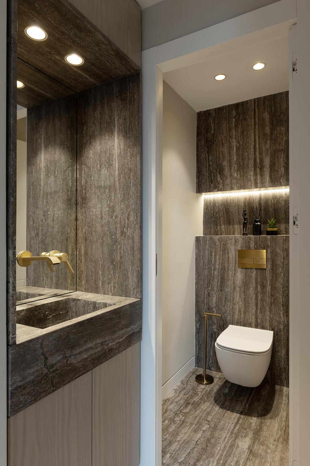 שירותים עם כיור בחוץ (צילום: גדעון לוין) בית פרטי למשפחה חרדית בירושלים, עיצוב: קרן אטלס דרור