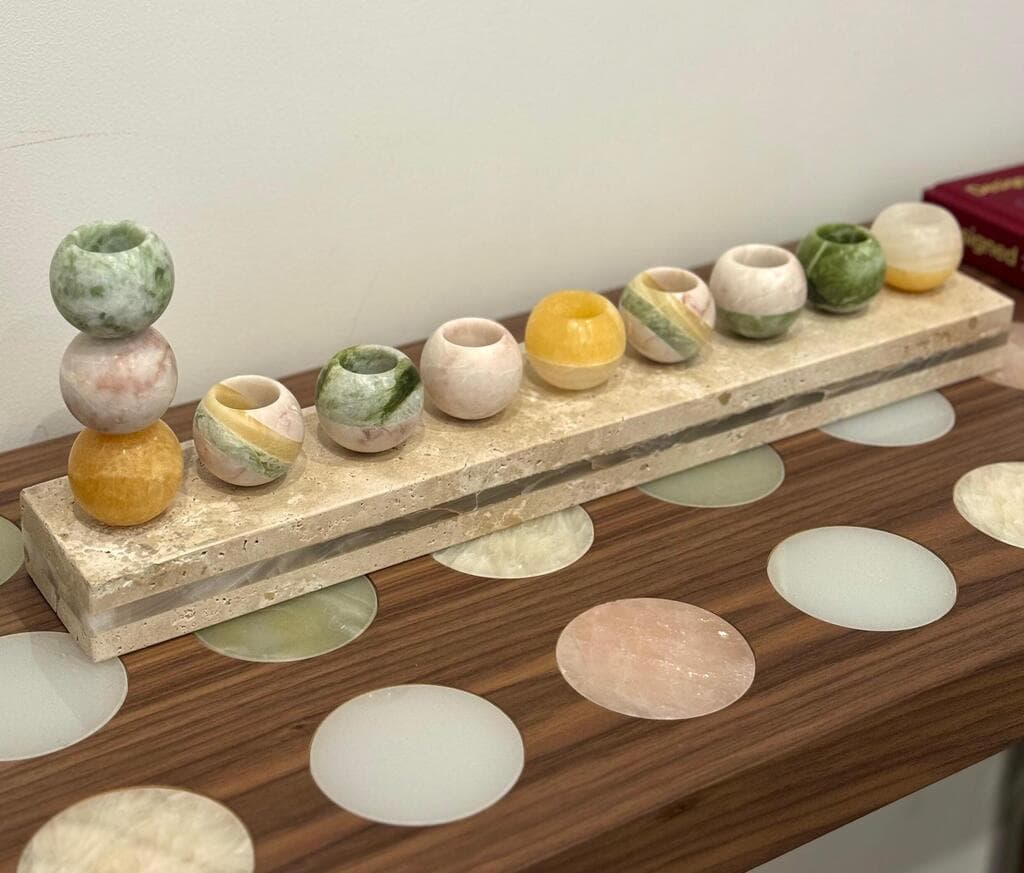 פריטים בעיצוב דבורה אלפסי וליזה מימוני