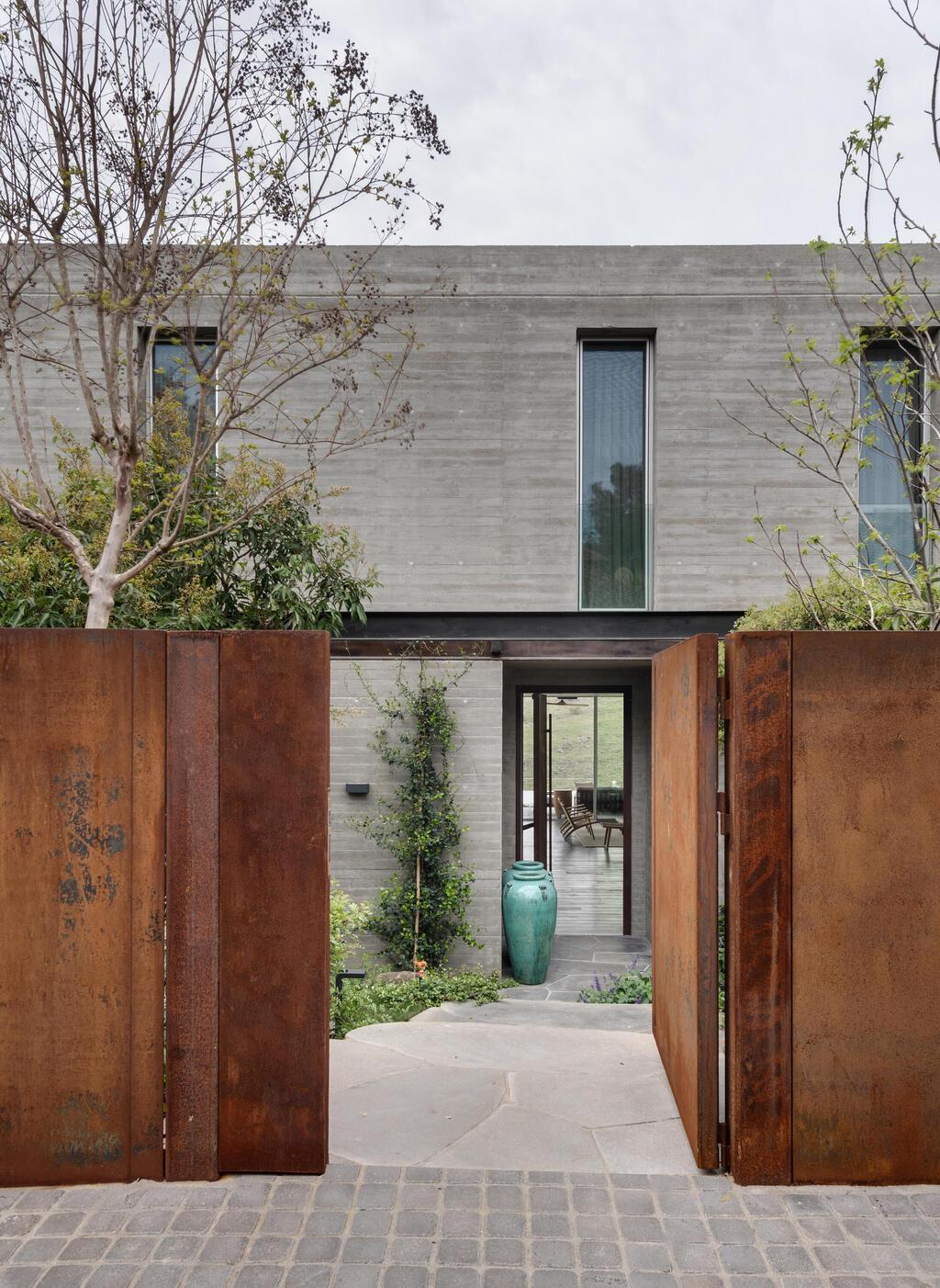 בית פרטי משקיף על הכנרת, עיצוב: אירה שריג